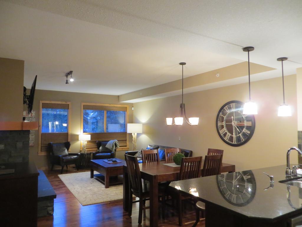 Luxury Canmore Vacations Rom bilde