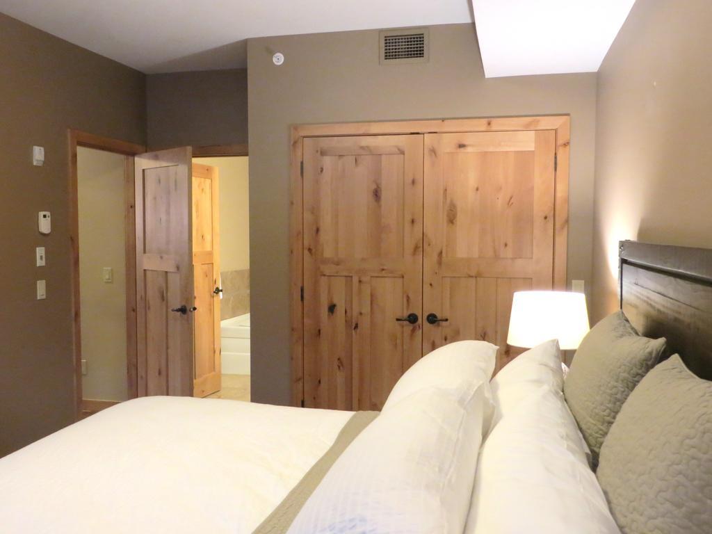 Luxury Canmore Vacations Rom bilde